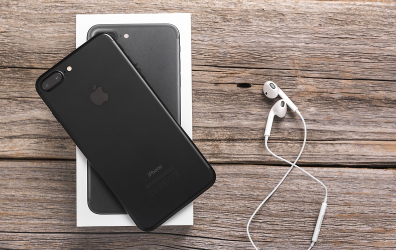 คาด iPhone รุ่นถัดไป จะมาพร้อมกับการชาร์จไร้สาย